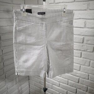 NWT Hilary Radley Ladies Size 8 White with Grey Stripes Pull On Style Shorts